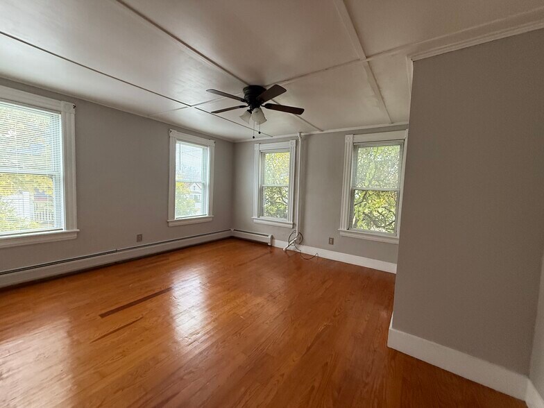 Building Photo - 71 Keeley St