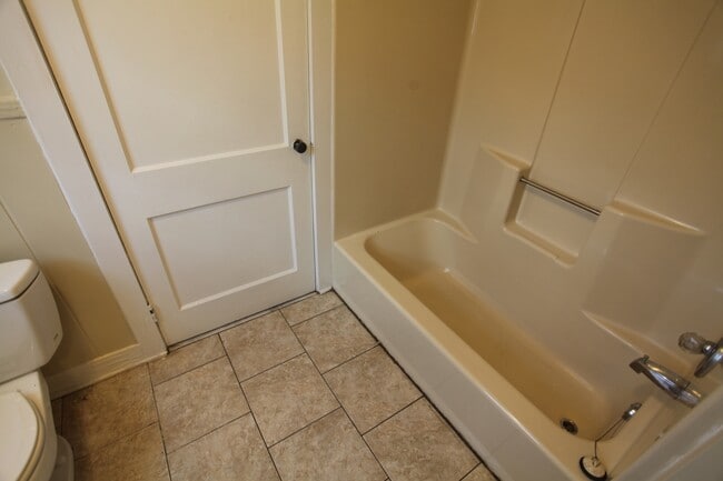 Building Photo - 3bed/2bath House off of Wire Road. Rental includes water!