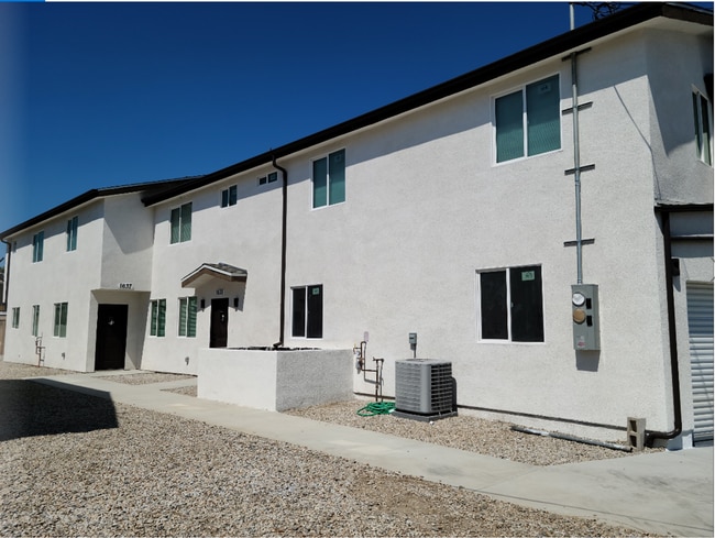 Building Photo - 33(1635)