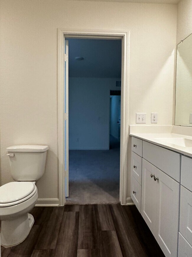 Building Photo - 14402 Woodland Holw