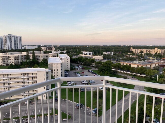 Building Photo - 18011 Biscayne Blvd