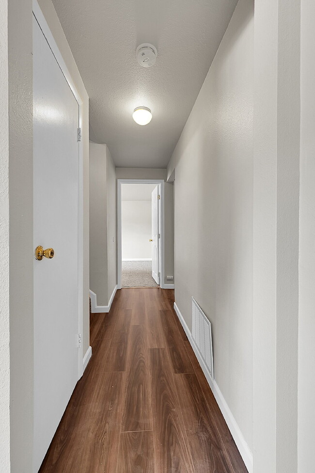 Building Photo - $1,850, 4 bed, 2 bath, located on Colorado...