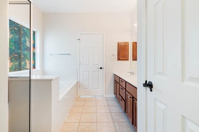 Building Photo - Boerne, TX -Gorgeous home in Kendall County Estates
