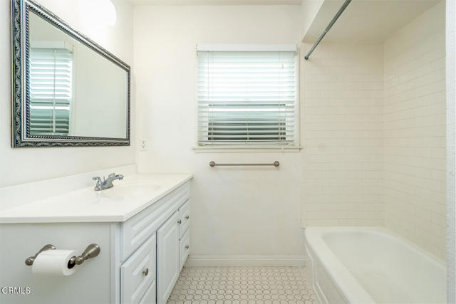 Building Photo - 2520 Upper Terrace