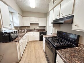 Building Photo - PROMO: Get $500 Off first full month’s rent!/Charming 3-Bedroom Townhome with Modern Amenities / ...