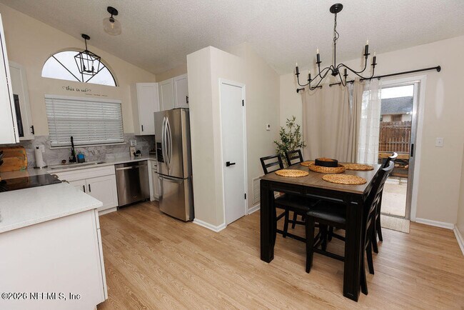 Building Photo - 1324 Independence Dr