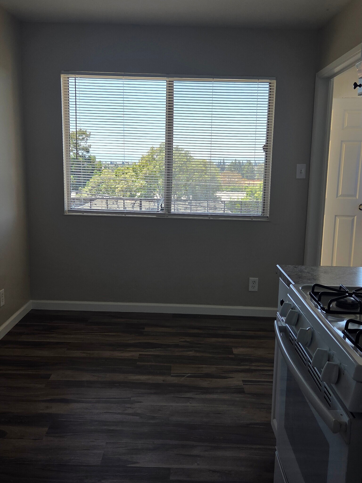 Building Photo - 25684 Spring Dr