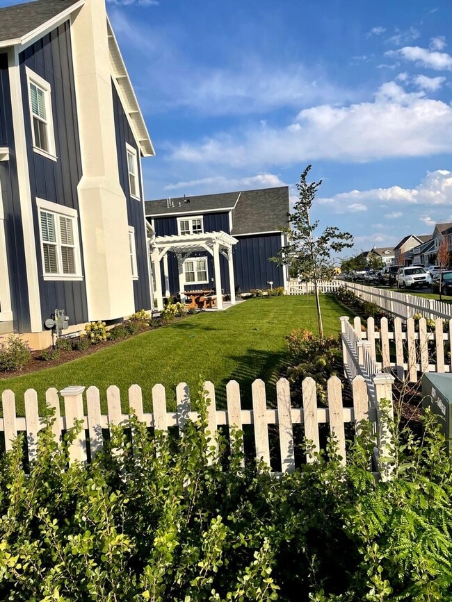 Building Photo - Daybreak Island Furnished Home