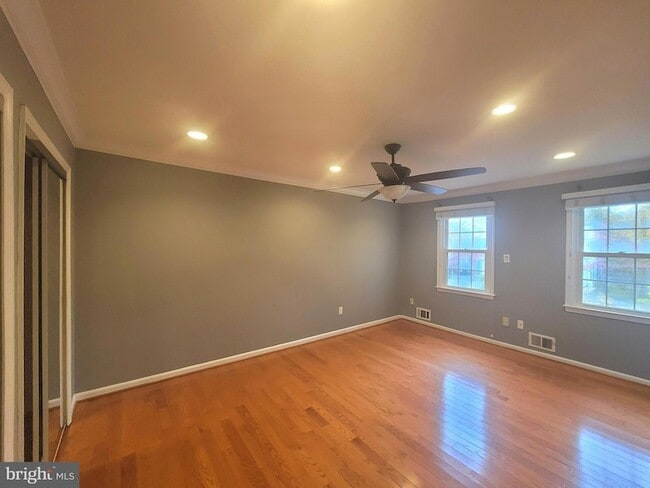 Building Photo - 9446 Cloverdale Ct