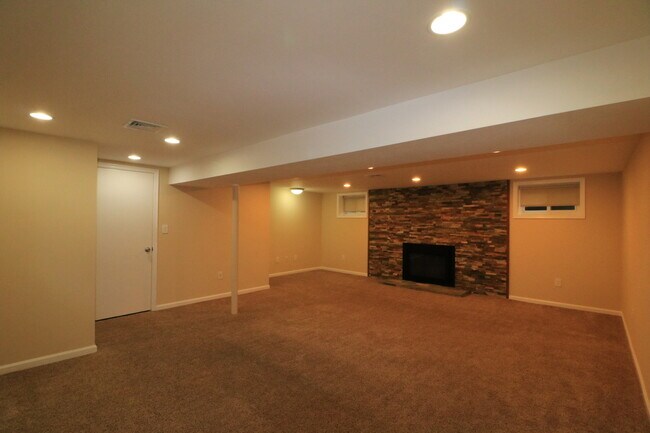 Building Photo - "Coming Soon". 4 bed + 2.5 Bath Stunning Split-Level in Kemp Mill