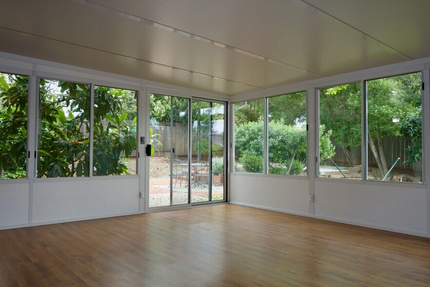 Building Photo - 609 Maureen Ln