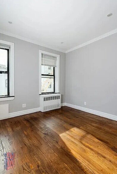 Building Photo - 213 E 26th St