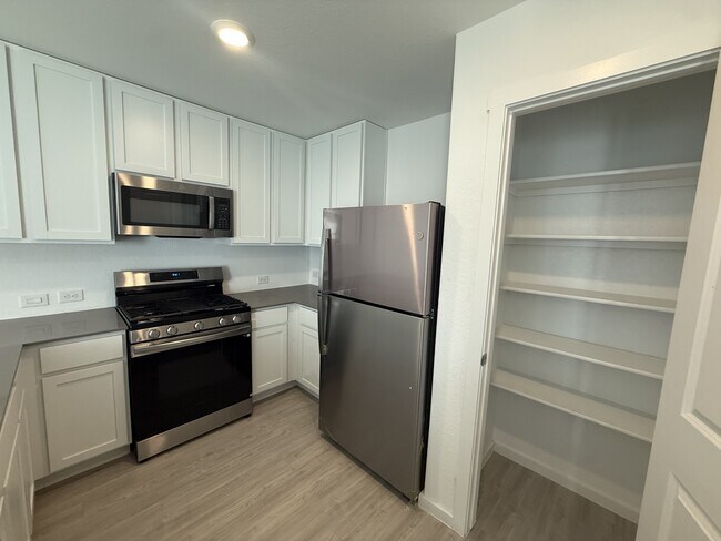 Building Photo - 10727 Vesta Curv