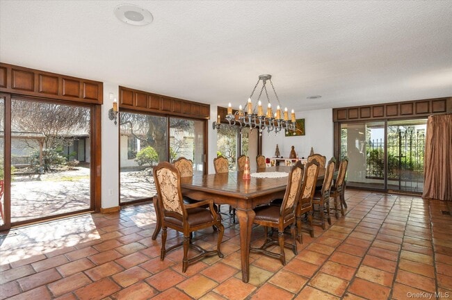 Building Photo - 8 Plaka Ct