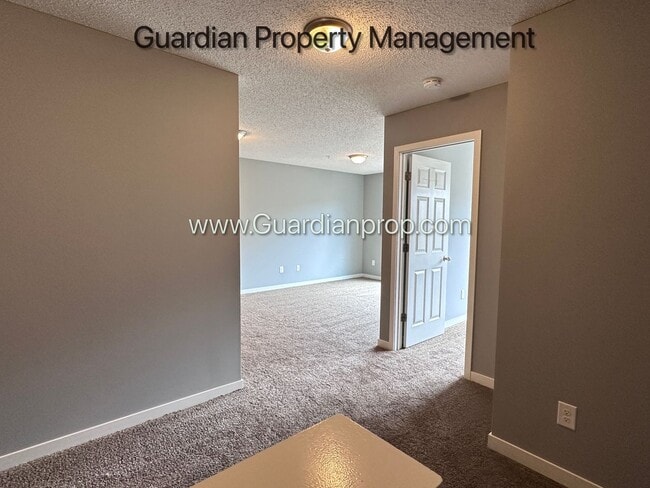 Building Photo - Champlin Town Home, 2 Car Garage, Dishwasher, Washer/Dryer, Balcony, May/June Move in Dates