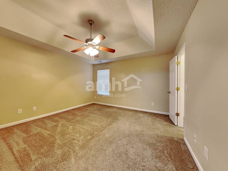 Building Photo - 136 Trickle Dr