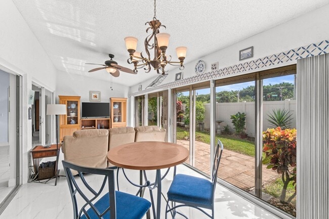 Building Photo - 10990 Greentrail Dr S