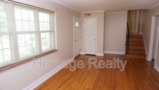 Building Photo - 529 Bardon Rd NW