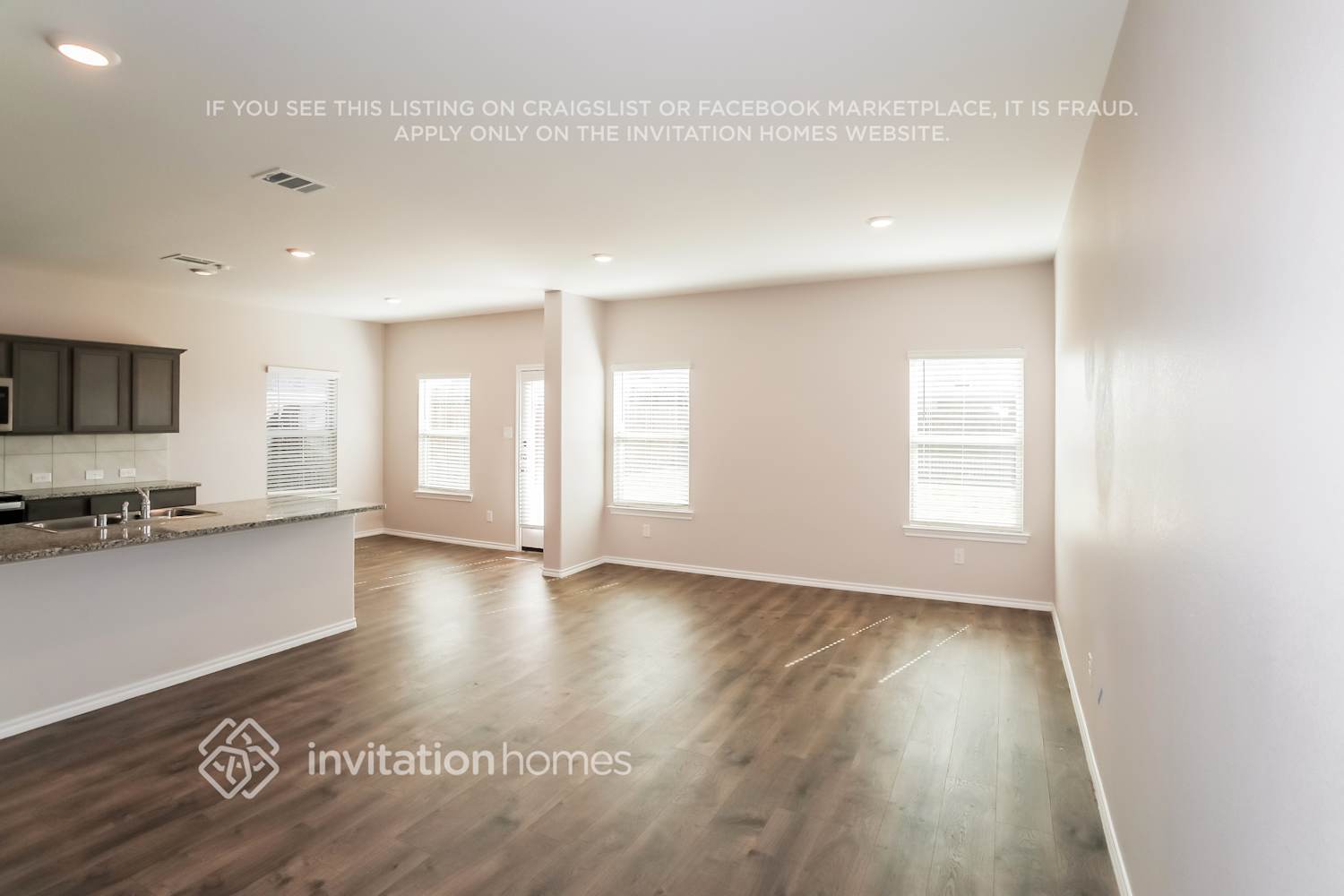 Building Photo - 800 Alton Dr