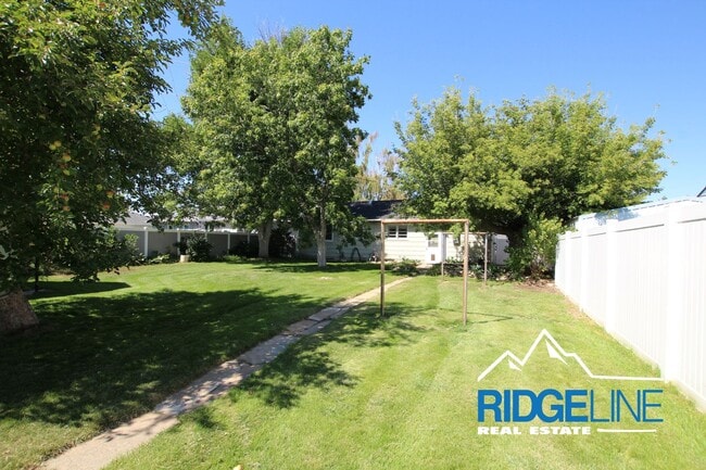Building Photo - East-End Home for Lease near Malmstrom and...