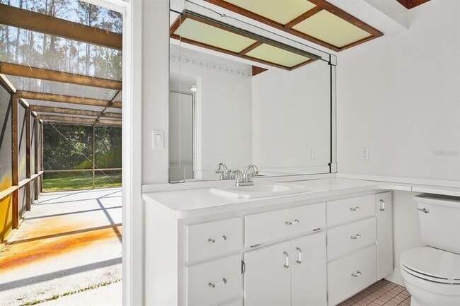 Building Photo - 10206 Lakeview Dr