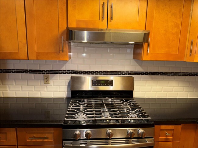 Building Photo - 1425 Crotona Ave