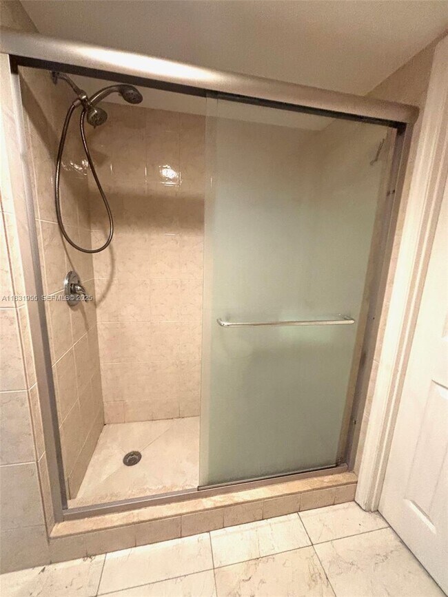 Building Photo - 1817 S Ocean Dr