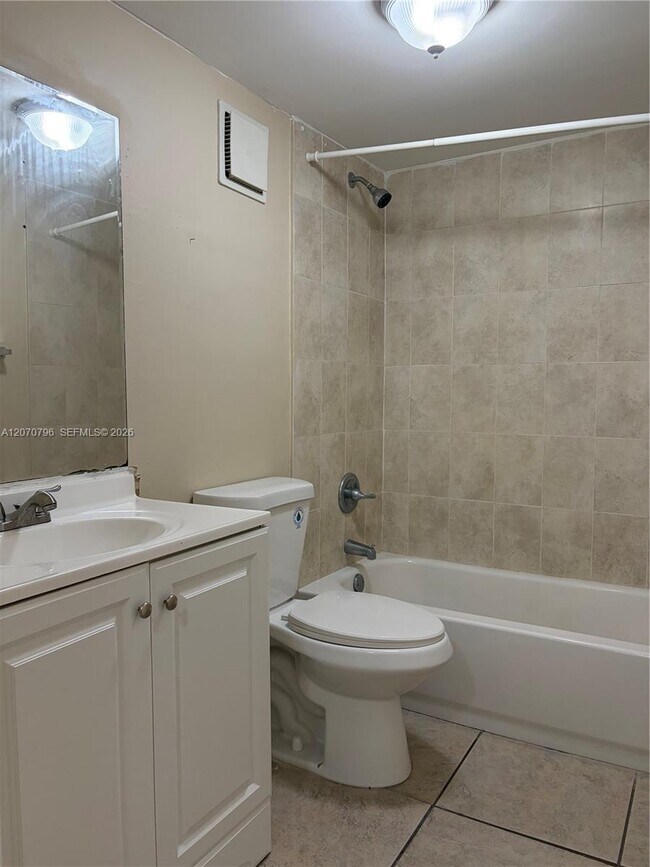 Building Photo - 10865 SW 112th Ave