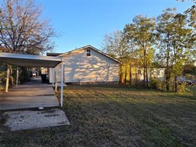 Building Photo - 2021 Gurley Ave
