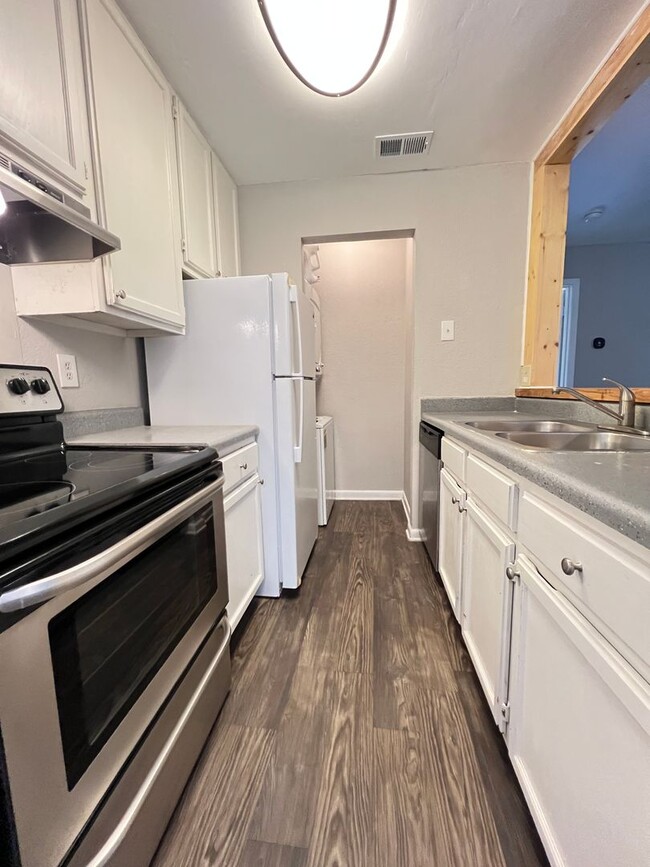 Building Photo - 1 bedroom remodeled with a fireplace & bal...