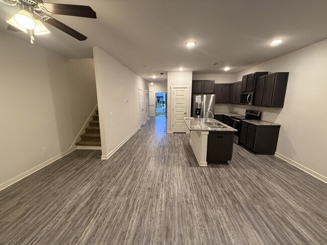 Building Photo - 680 The Heights Ln