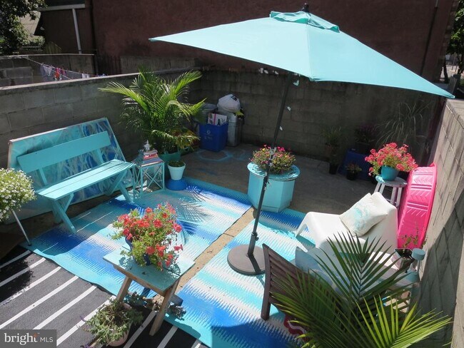 Building Photo - 714 Tasker St