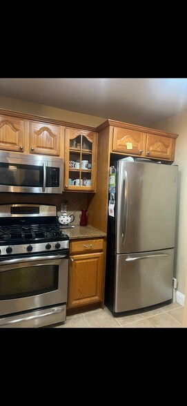 Building Photo - 1402 Round Pointe Dr