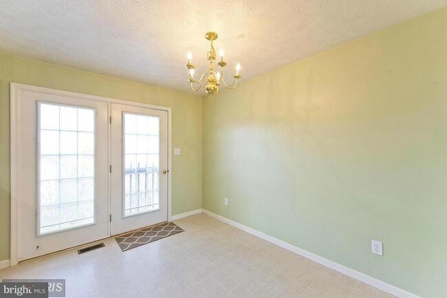 Building Photo - 121 Nature Dr