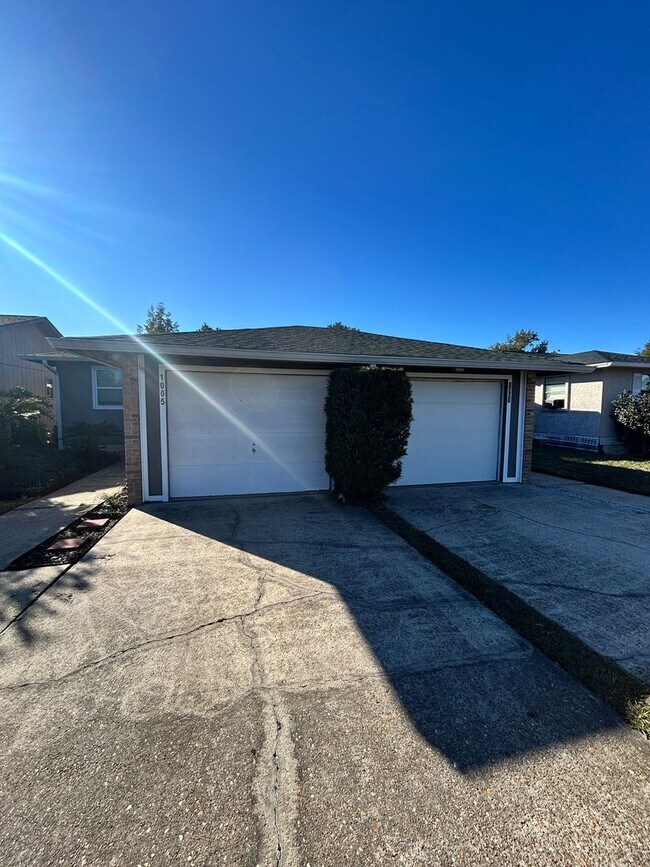 Building Photo - 1007 11th Ct