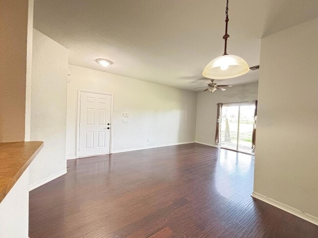 Building Photo - 3080 Grandiflora Dr