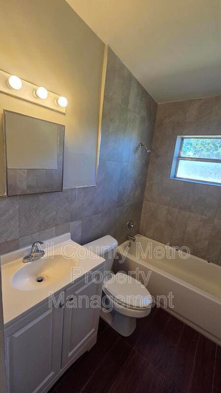 Building Photo - 1220 Linda Ln