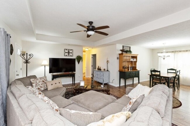 Building Photo - 1419 Leaf Ln