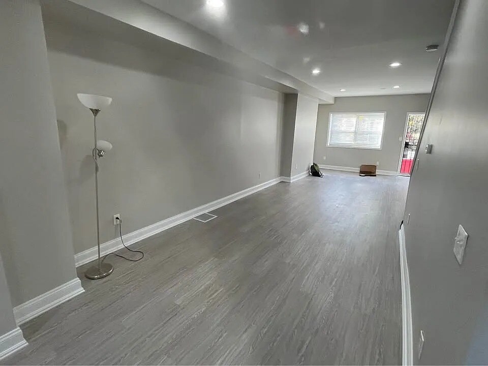 Building Photo - 345 Font Hill Ave