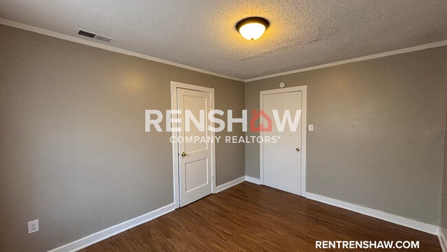 Building Photo - 1840 Hartland St