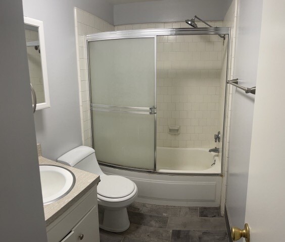 Secondary Bath - 1441 Prospect Ave