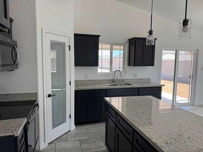 Building Photo - Newer San Luis Three Bedroom Home