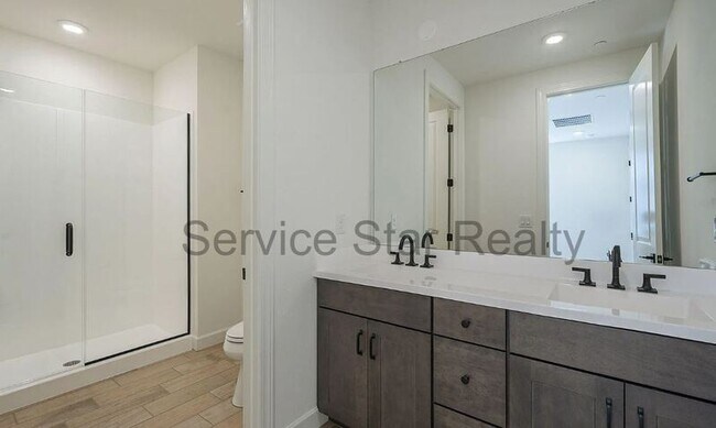 Building Photo - 2121 W Sonoran Desert Dr