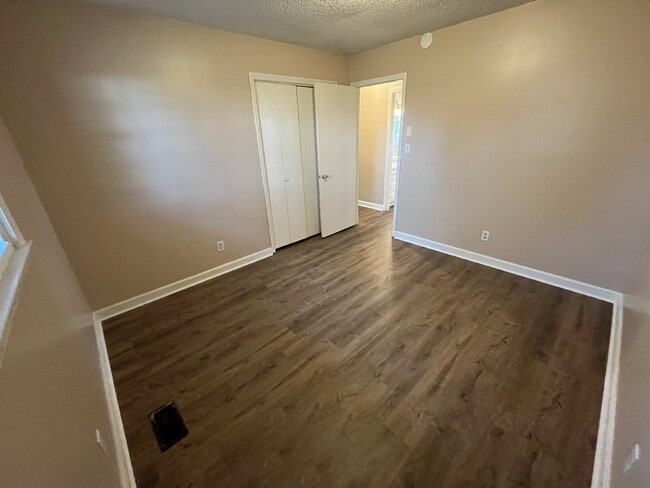 Building Photo - 3935 Yokley St