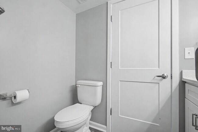 Building Photo - 768 Fairview Ave