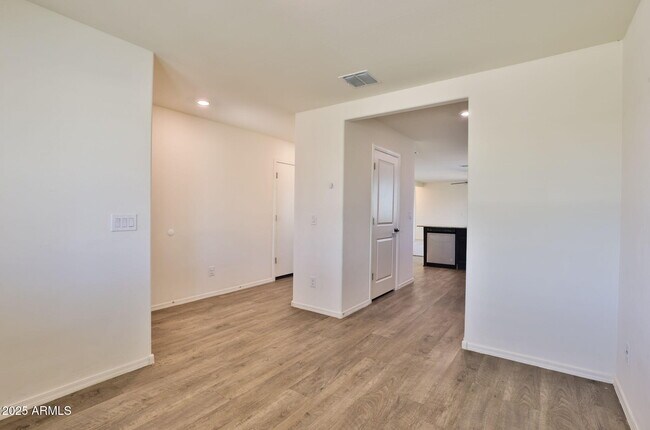 Building Photo - 25847 W Winston Dr