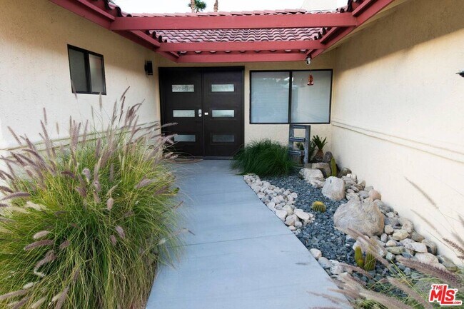 Building Photo - 300 W Pico Rd