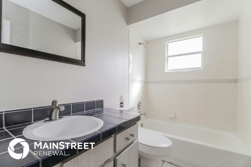 Building Photo - 1390 E Euclid Ave