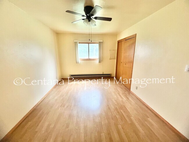 Building Photo - RARE FIND- Available 4 bedroom 1 1/2 bathr...