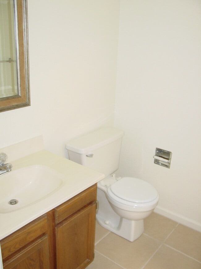 Building Photo - Really Nice Condo